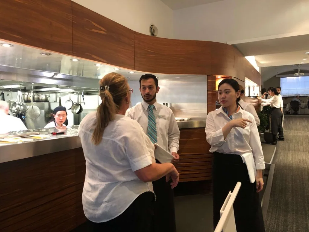 Service please mit Sandra La Rosa